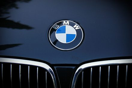 bmw_car_car_brand_bmw_emblem_frontal-1038385